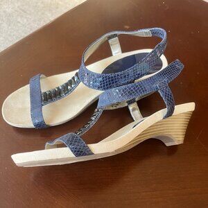 Anne Klein Iflex Teah sandal. Size 9M Navy Blue